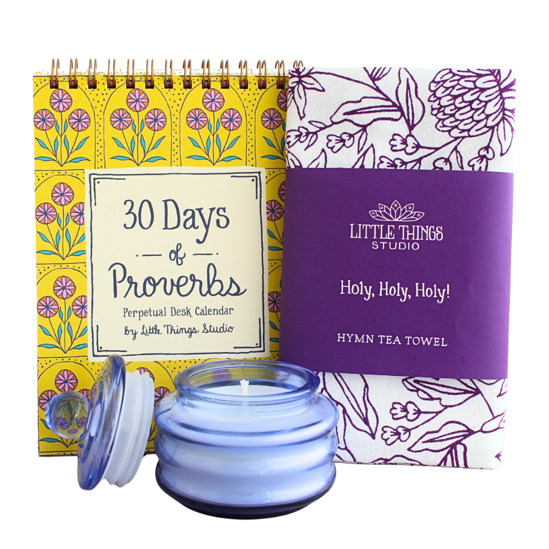 Gift set with calendar, tea towel and candle. 